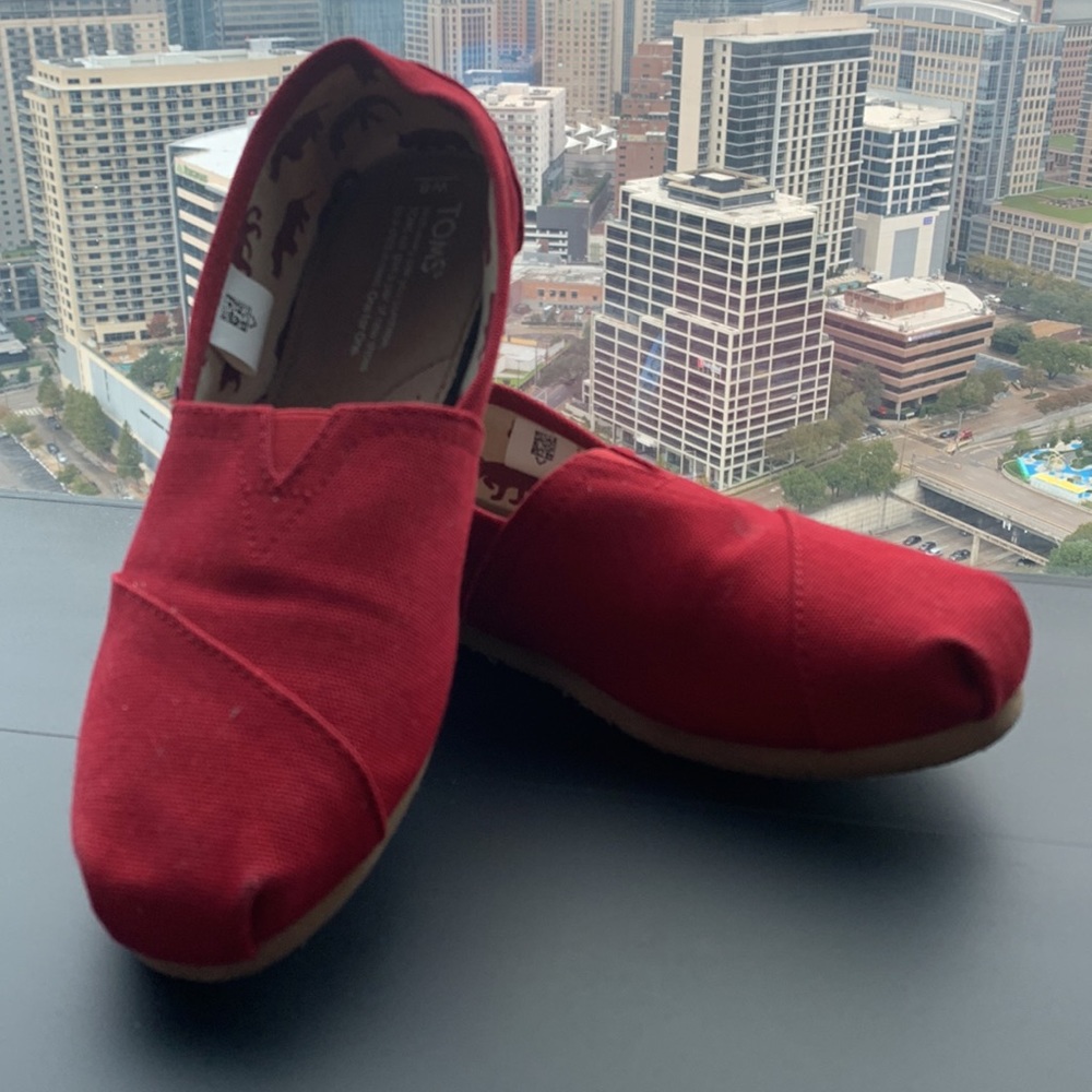 Toms Red 8w